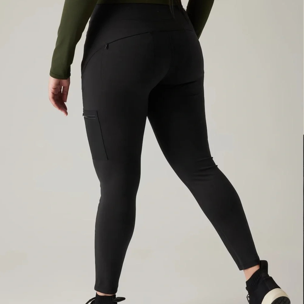 Athleta Headlands Hybrid Cargo ll Tight in Black NWT